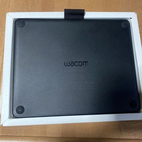 Wacom Intuos Graphic Drawing Tablet for Mac, PC, Chromebook & Android (Small) - Picture 4 of 6